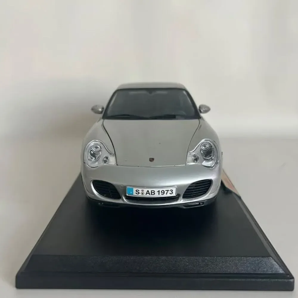 Maisto Porsche 911 Carrera 4S 1:18 Scale Diecast Model Car Silver Vintage 1998